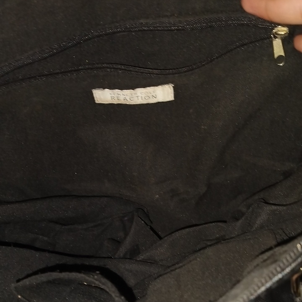 Kenneth Cole Reaction Black Shoulder Bag - Picture 6 of 7